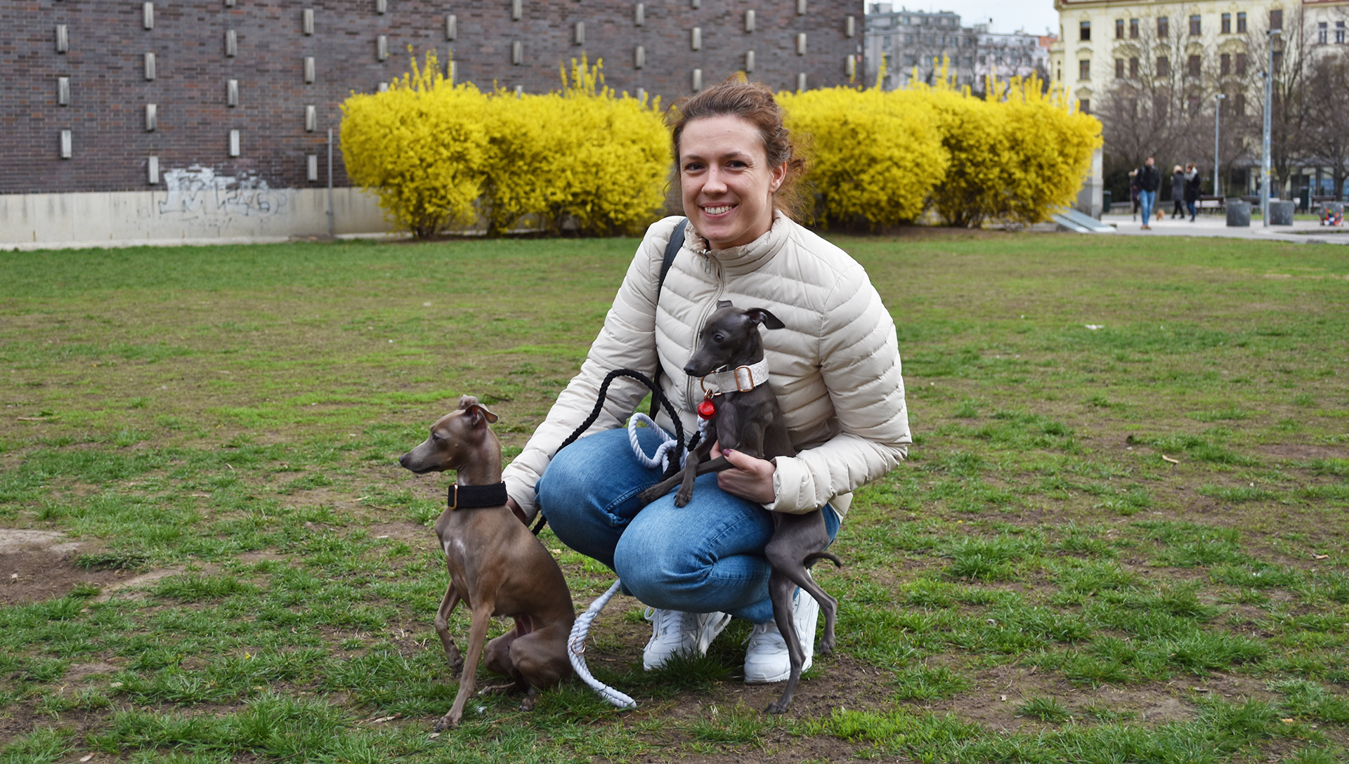 Lucie a pejsci Isiska a Áňa